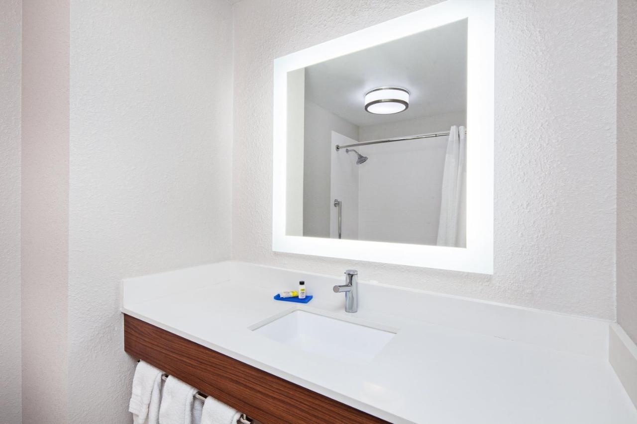 Holiday Inn Express & Suites Clovis Fresno Area By Ihg Exterior photo