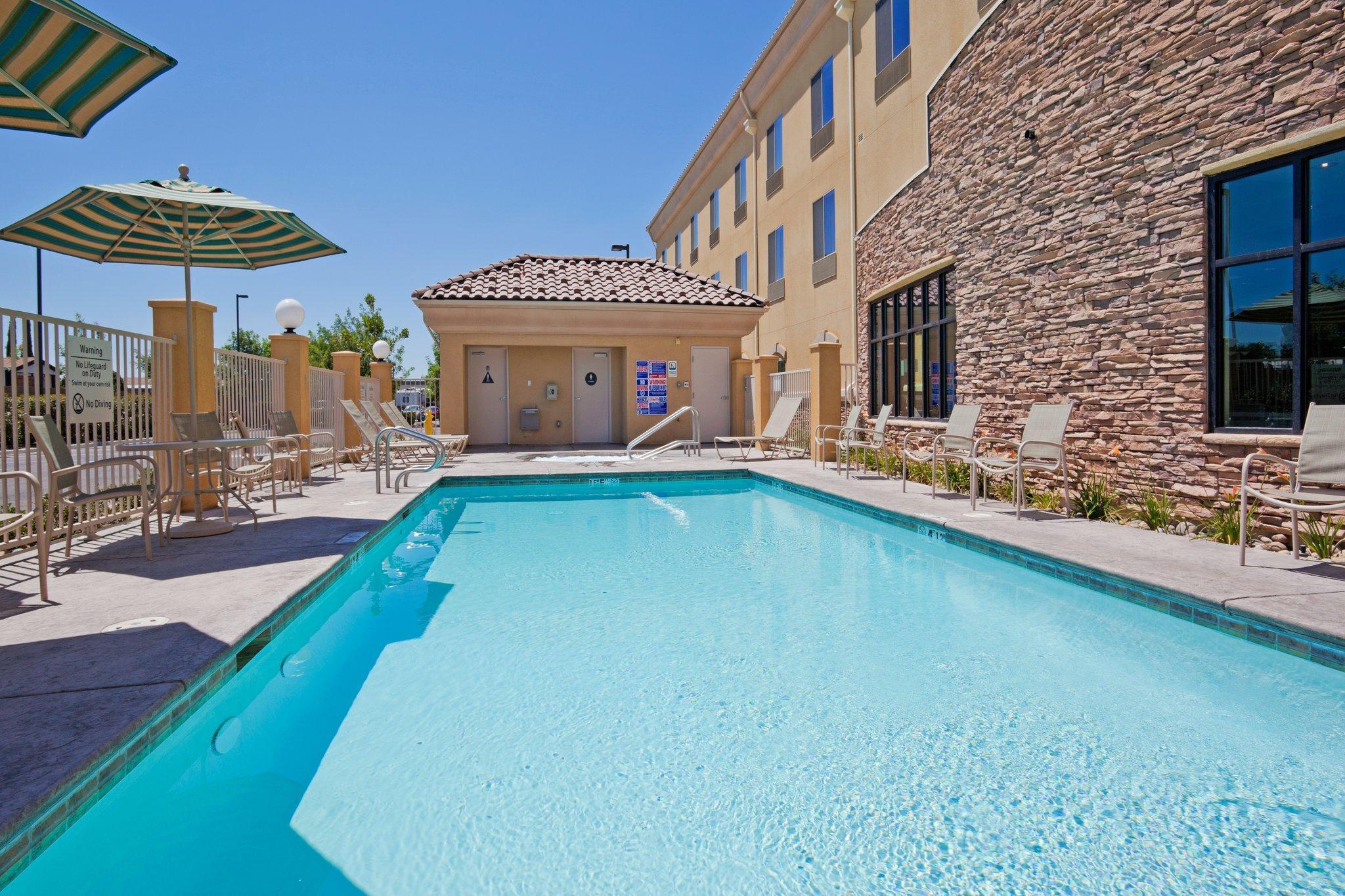 Holiday Inn Express & Suites Clovis Fresno Area By Ihg Exterior photo