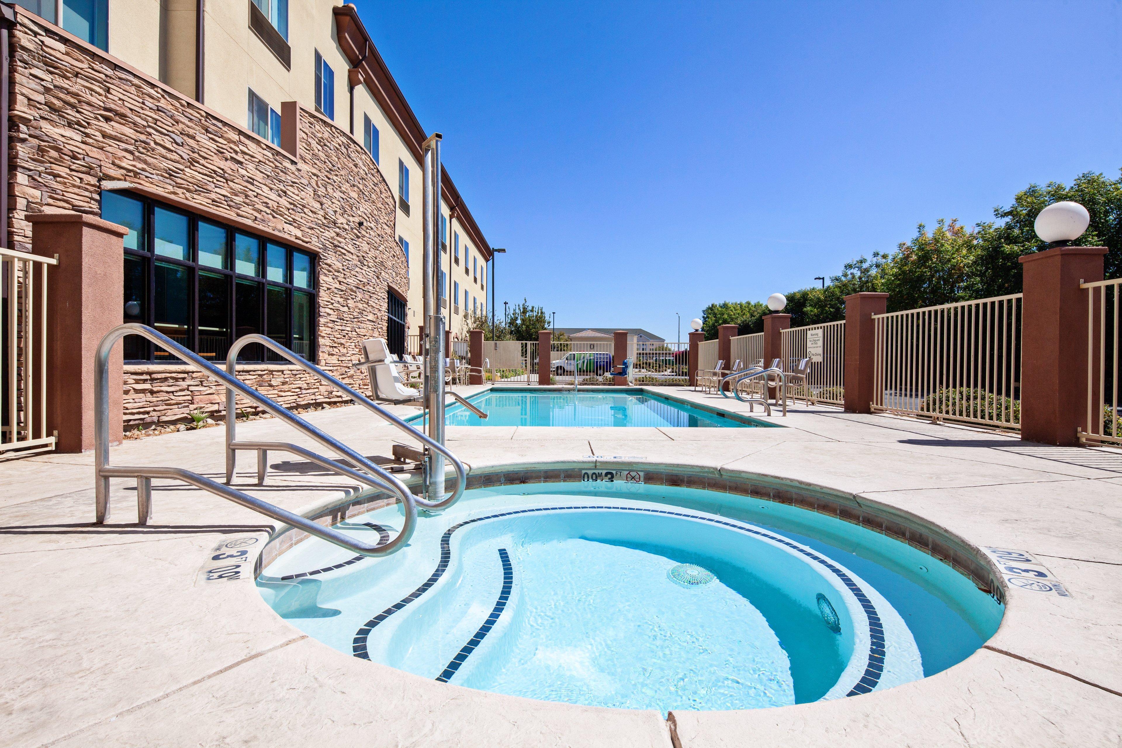 Holiday Inn Express & Suites Clovis Fresno Area, An Ihg Hotel Exterior photo