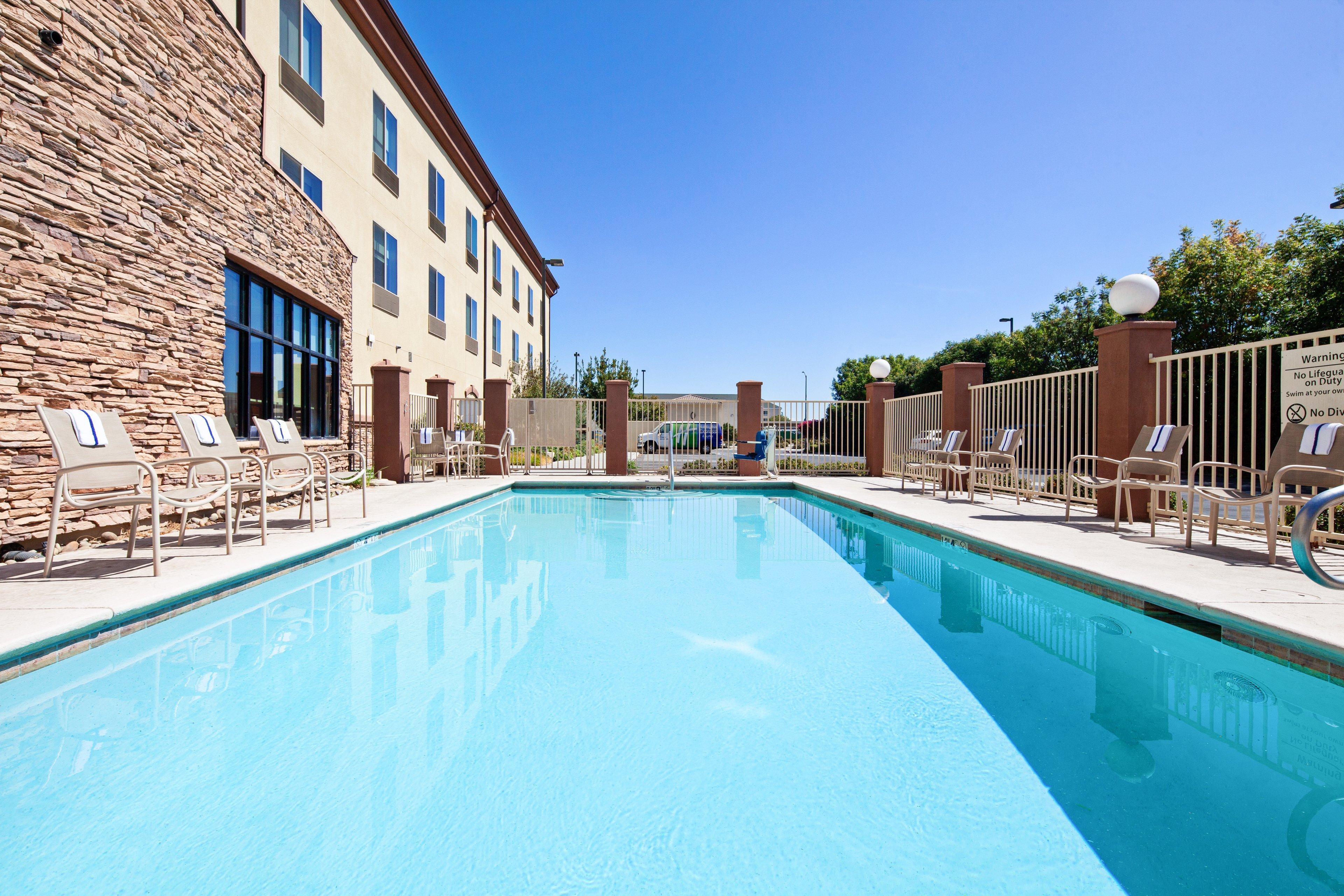 Holiday Inn Express & Suites Clovis Fresno Area, An Ihg Hotel Exterior photo