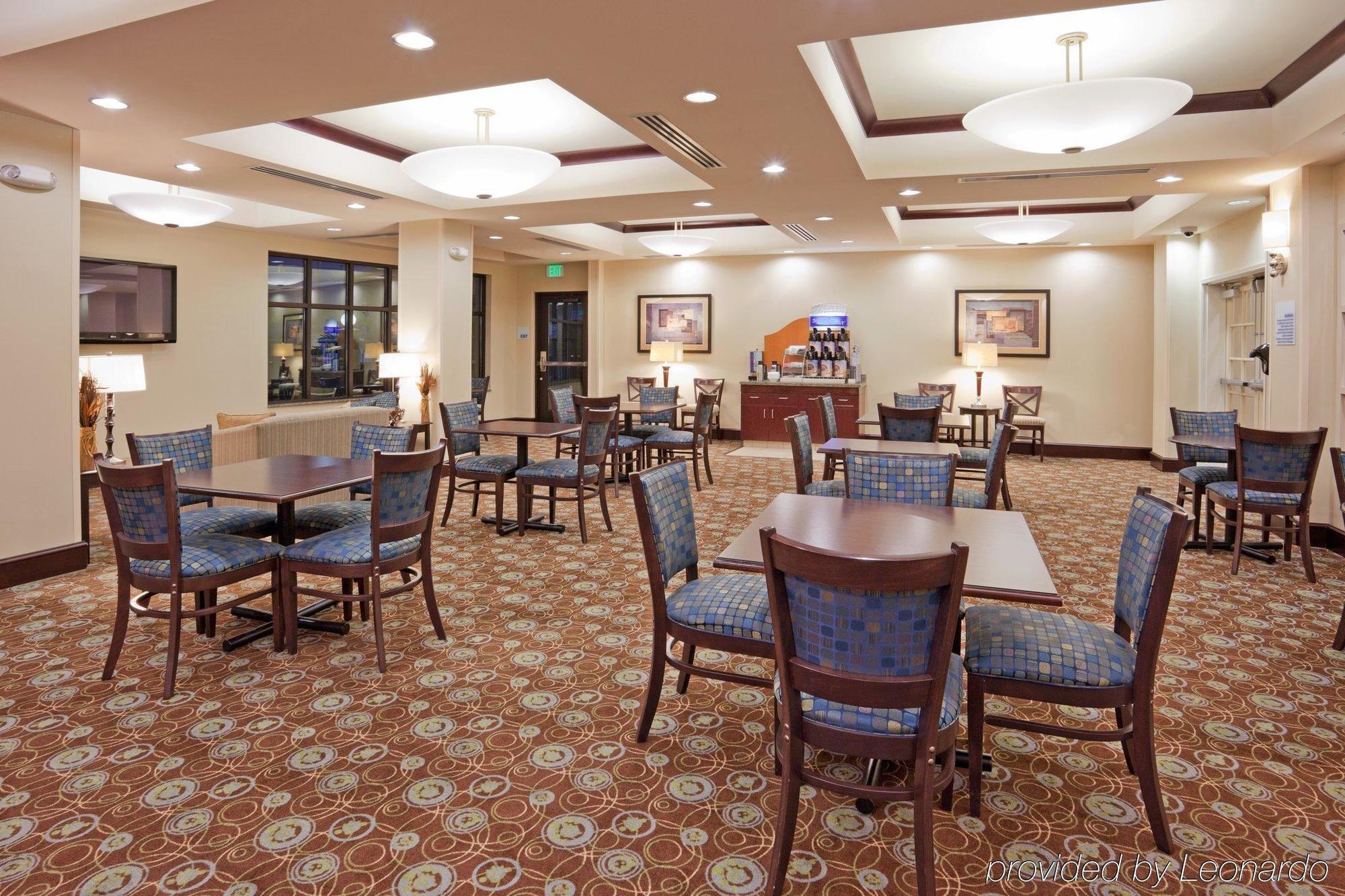 Holiday Inn Express & Suites Clovis Fresno Area By Ihg Restaurant photo