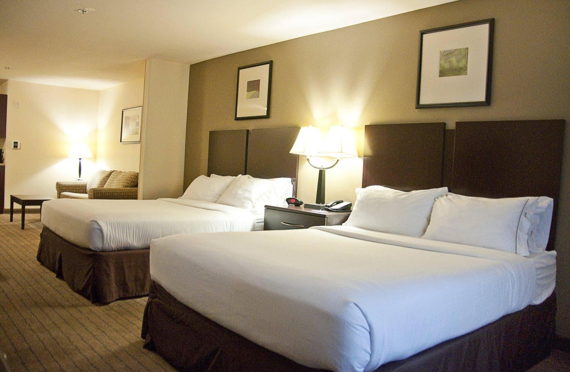 Holiday Inn Express & Suites Clovis Fresno Area By Ihg Exterior photo