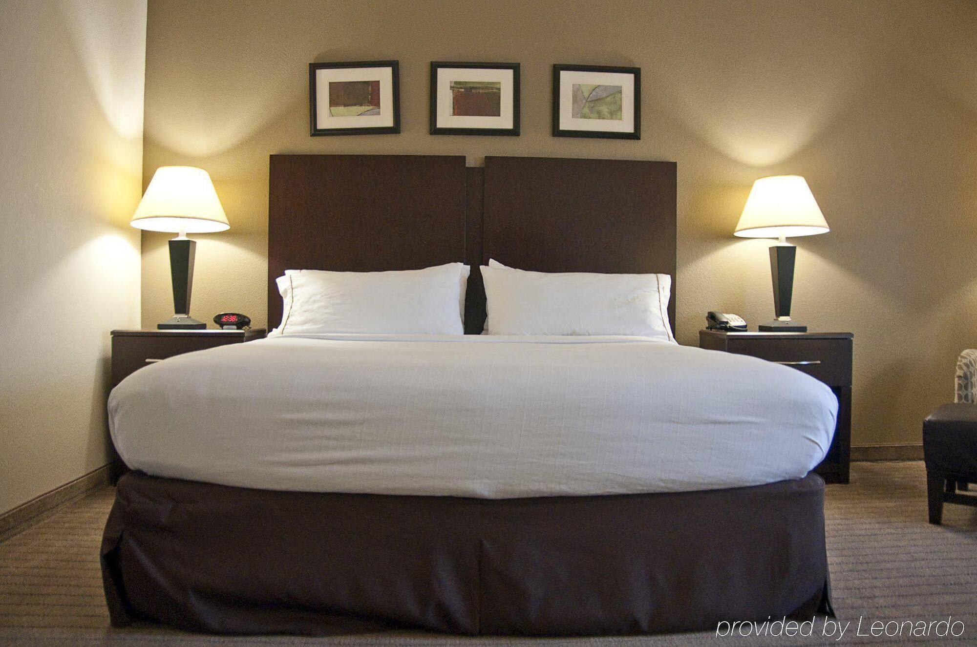 Holiday Inn Express & Suites Clovis Fresno Area By Ihg Exterior photo